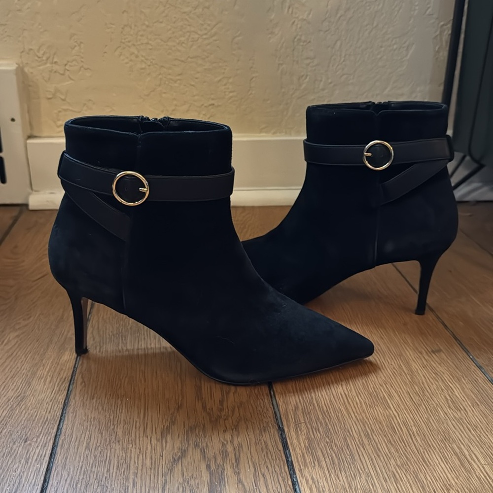 Saks Fifth Avenue Heeled Boot Booties Suede Black Ankle‎ Heels 8.5 Pointed Toe